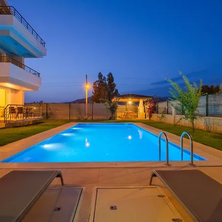 Pineapart-1 With Pool And Big Garden Lägenhet Fethiye