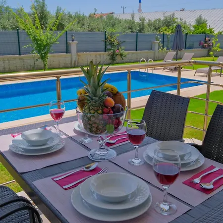 Pineapart-1 With Pool And Big Garden 费特希耶